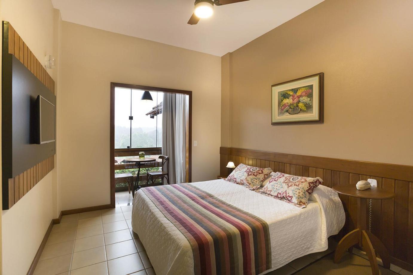 Pousada Dos Pinhos Hotel Педра Азул Екстериор снимка