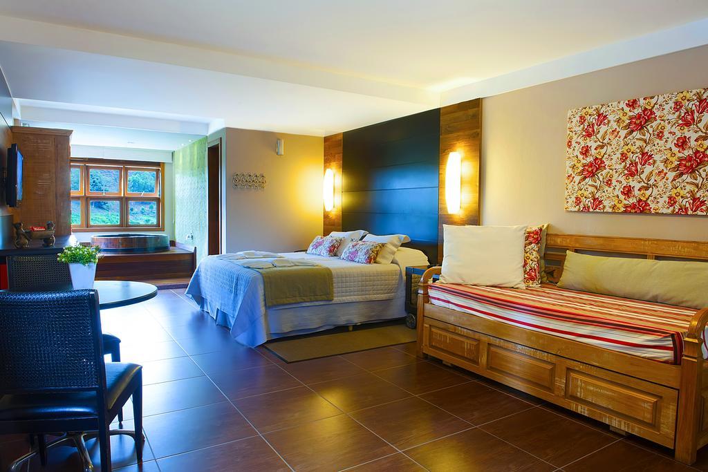 Pousada Dos Pinhos Hotel Педра Азул Екстериор снимка