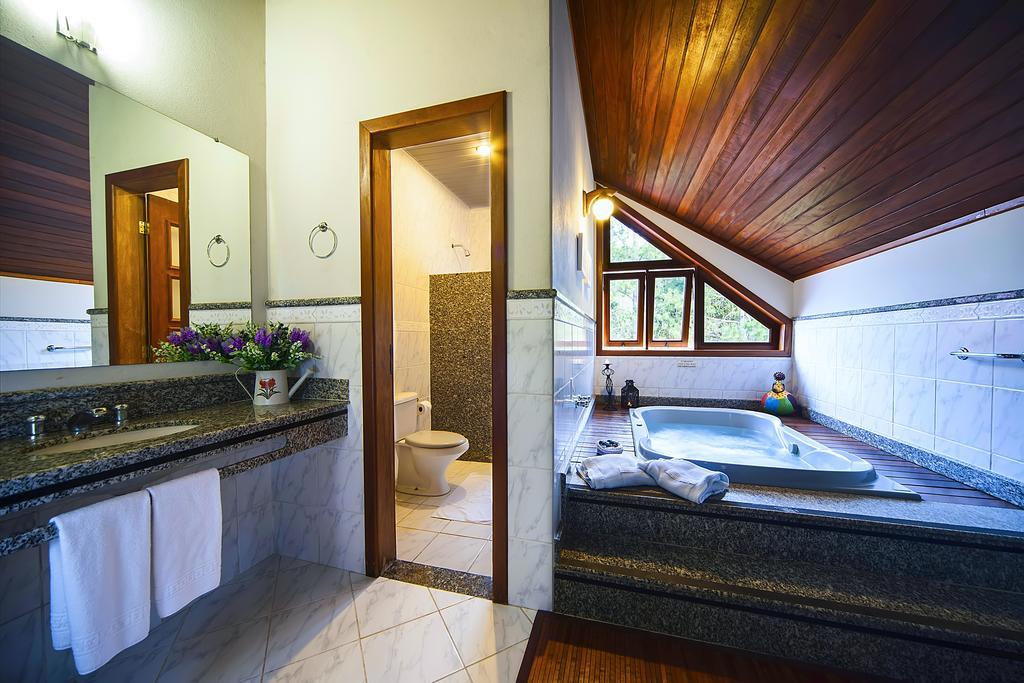 Pousada Dos Pinhos Hotel Педра Азул Екстериор снимка