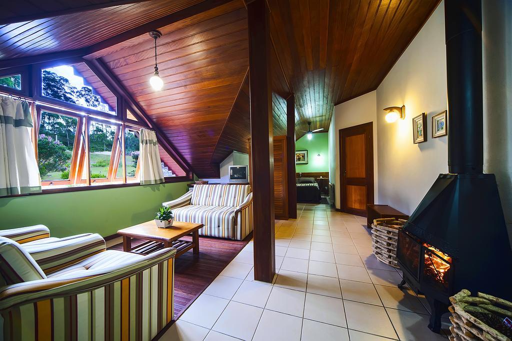 Pousada Dos Pinhos Hotel Педра Азул Екстериор снимка