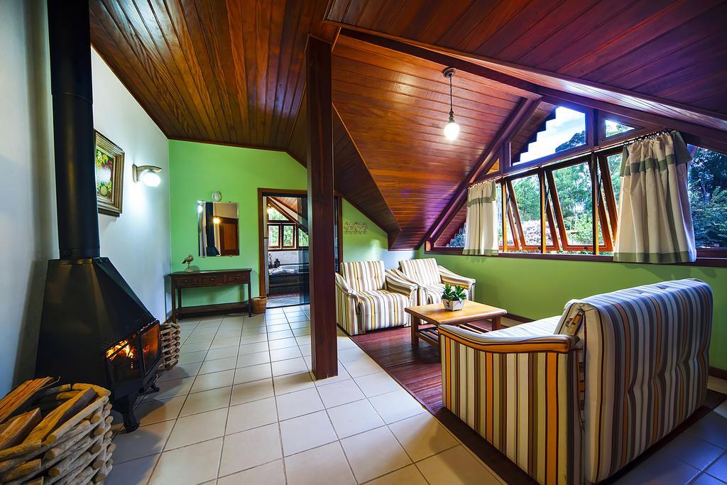 Pousada Dos Pinhos Hotel Педра Азул Екстериор снимка