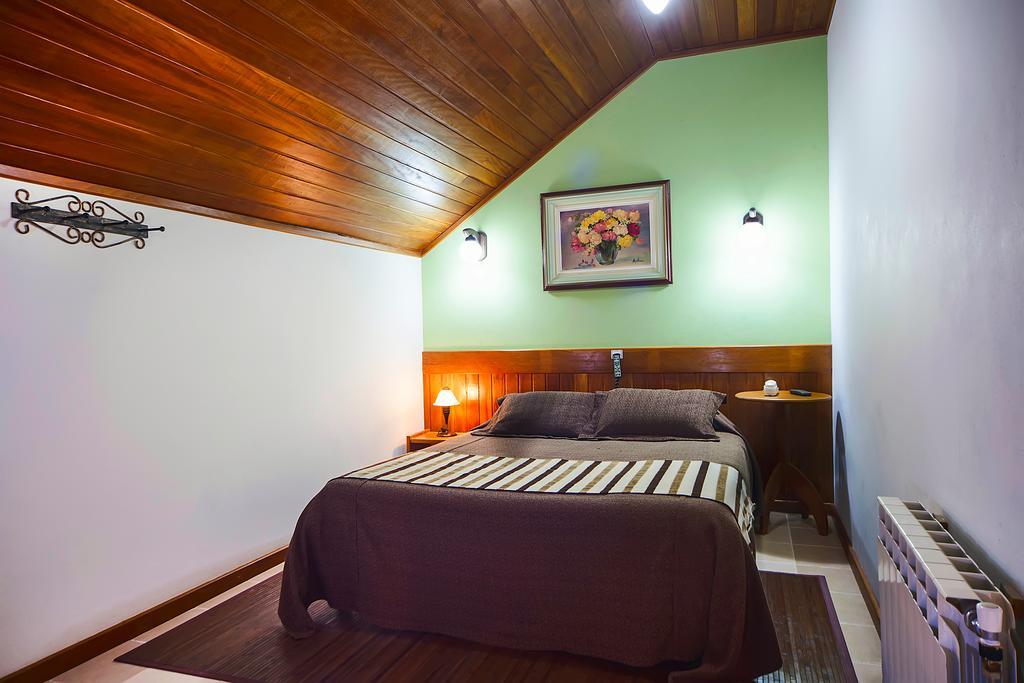 Pousada Dos Pinhos Hotel Педра Азул Екстериор снимка
